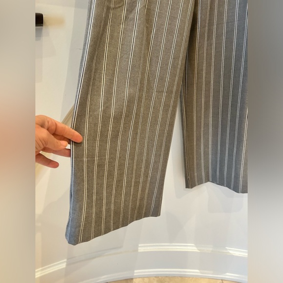 ZARA Wide-Leg, High-Waisted Trousers - Picture 7 of 9